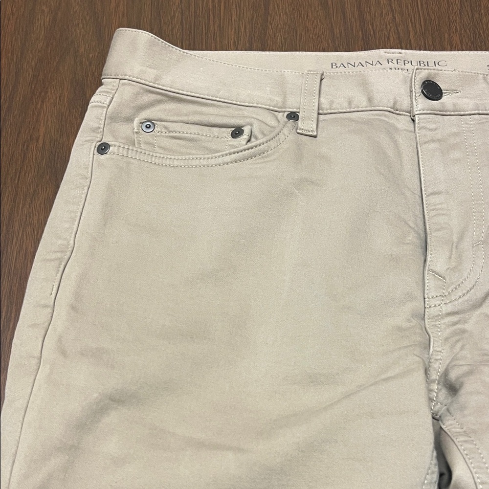 Banana Republic The Traveler Slim Fit Tan Pants, size 32x32 - Picture 3 of 13